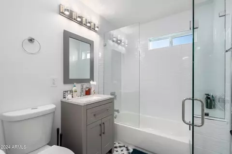Bath - 631 E Broadmor Dr, Tempe, AZ 85282 photo 1 of 6