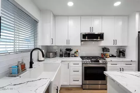 Kitchen - 631 E Broadmor Dr, Tempe, AZ 85282 photo 4 of 5
