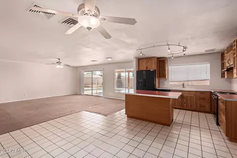 Kitchen - 5652 S 41st St, Phoenix, AZ 85040 photo 7 of 7
