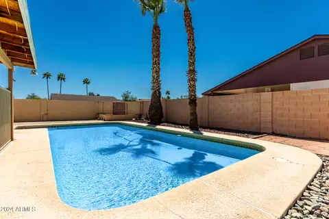Exterior - 5652 S 41st St, Phoenix, AZ 85040 photo 11 of 14