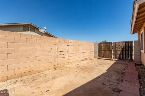Exterior - 5652 S 41st St, Phoenix, AZ 85040 photo 14 of 14