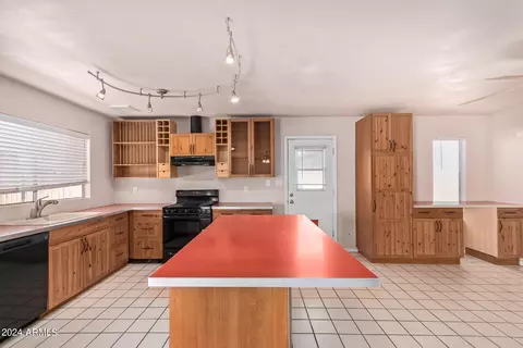 Kitchen - 5652 S 41st St, Phoenix, AZ 85040 photo 2 of 7