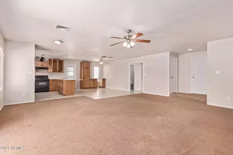 Living - 5652 S 41st St, Phoenix, AZ 85040 photo 2 of 2
