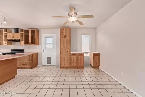 Kitchen - 5652 S 41st St, Phoenix, AZ 85040 photo 6 of 7