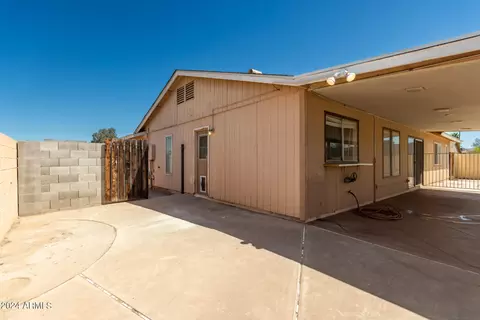 Exterior - 5652 S 41st St, Phoenix, AZ 85040 photo 13 of 14