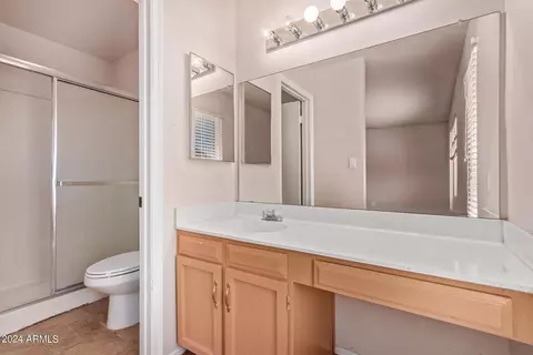 Bath - 5652 S 41st St, Phoenix, AZ 85040 photo 1 of 5
