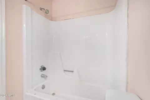 Bath - 5652 S 41st St, Phoenix, AZ 85040 photo 4 of 5