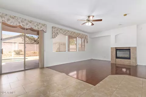 Living - 4828 E Williams Dr, Phoenix, AZ 85054 photo 1 of 2