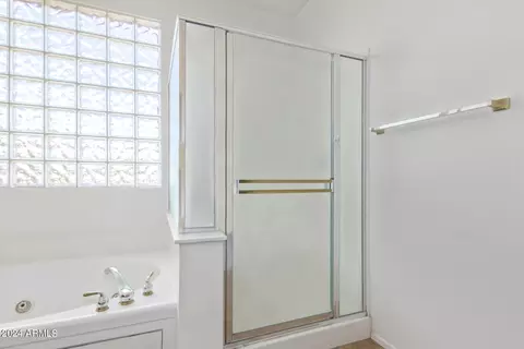 Bath - 4828 E Williams Dr, Phoenix, AZ 85054 photo 2 of 5