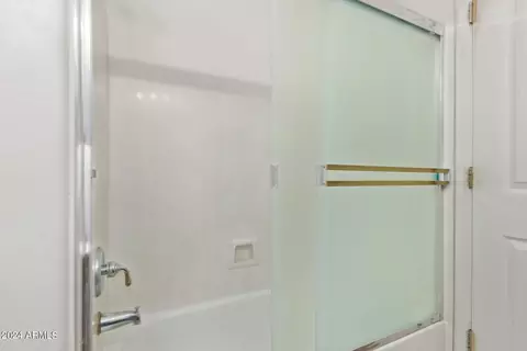 Bath - 4828 E Williams Dr, Phoenix, AZ 85054 photo 4 of 5