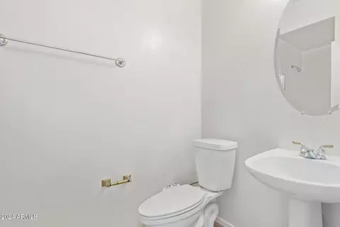Bath - 4828 E Williams Dr, Phoenix, AZ 85054 photo 5 of 5