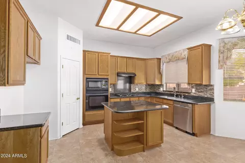 Kitchen - 4828 E Williams Dr, Phoenix, AZ 85054 photo 1 of 3