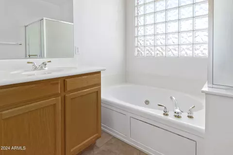 Bath - 4828 E Williams Dr, Phoenix, AZ 85054 photo 1 of 5