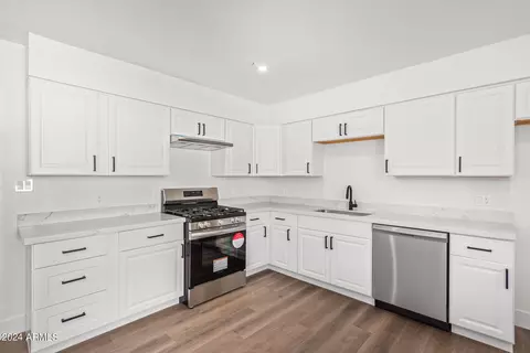 Kitchen - 242 E Saint Catherine Ave, Phoenix, AZ 85042 photo 2 of 5