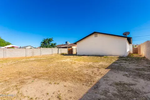 Exterior - 242 E Saint Catherine Ave, Phoenix, AZ 85042 photo 8 of 9