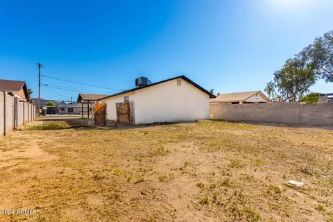 Exterior - 242 E Saint Catherine Ave, Phoenix, AZ 85042 photo 7 of 9