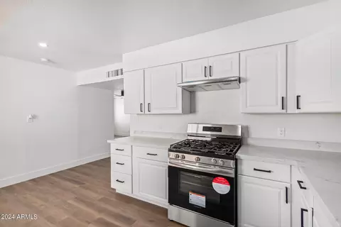 Kitchen - 242 E Saint Catherine Ave, Phoenix, AZ 85042 photo 3 of 5