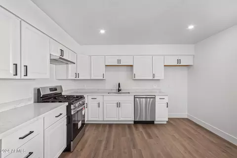 Kitchen - 242 E Saint Catherine Ave, Phoenix, AZ 85042 photo 5 of 5