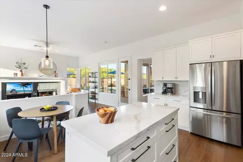 Kitchen - 4032 E Hamblin Dr, Phoenix, AZ 85050 photo 3 of 5