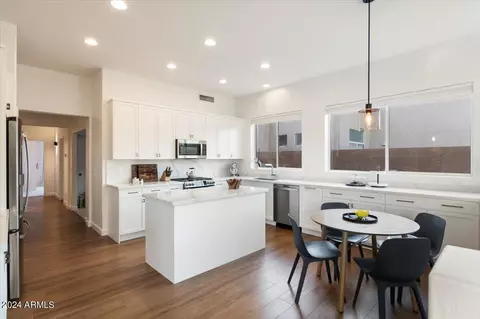 Kitchen - 4032 E Hamblin Dr, Phoenix, AZ 85050 photo 5 of 5