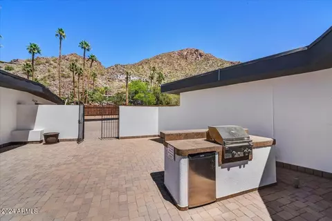 Exterior - 5302 E Wonderview Rd, Phoenix, AZ 85018 photo 4 of 10