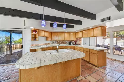 Kitchen - 5302 E Wonderview Rd, Phoenix, AZ 85018 photo 3 of 5