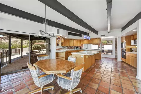 Kitchen - 5302 E Wonderview Rd, Phoenix, AZ 85018 photo 4 of 5