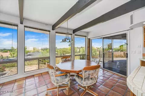Dining - 5302 E Wonderview Rd, Phoenix, AZ 85018 photo 3 of 3