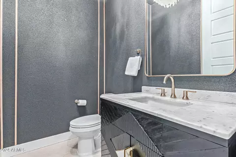 Bath - 1350 E Aris Dr, Gilbert, AZ 85298 photo 5 of 7