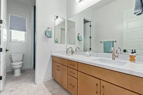 Bath - 1350 E Aris Dr, Gilbert, AZ 85298 photo 6 of 7
