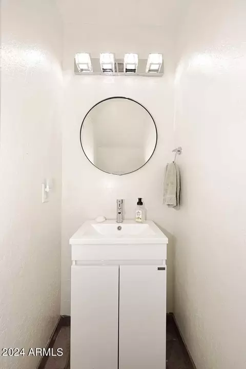 Bath - 4443 E Annette Dr, Phoenix, AZ 85032 photo 1 of 5