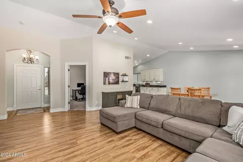 8534 E Navarro Ave, Mesa, AZ 85209 photo 6