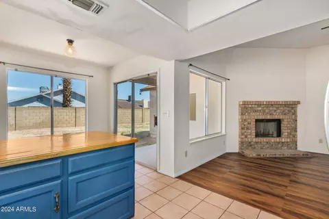 Kitchen - 1812 E Saint Catherine Ave, Phoenix, AZ 85042 photo 2 of 4