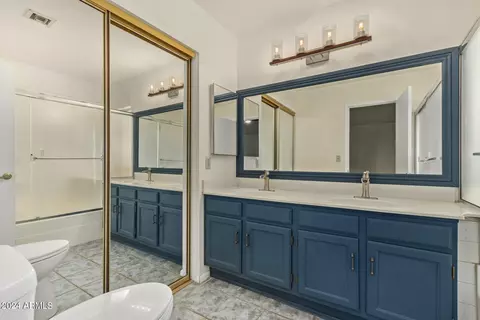 Bath - 1812 E Saint Catherine Ave, Phoenix, AZ 85042 photo 1 of 2