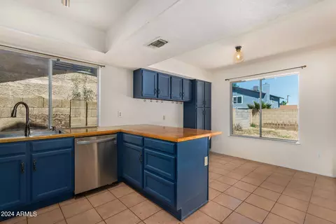 Kitchen - 1812 E Saint Catherine Ave, Phoenix, AZ 85042 photo 1 of 4