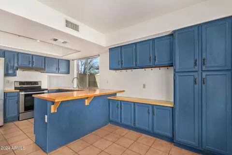 Kitchen - 1812 E Saint Catherine Ave, Phoenix, AZ 85042 photo 4 of 4