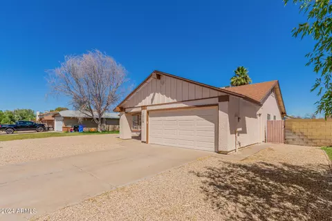 Exterior - 1812 E Saint Catherine Ave, Phoenix, AZ 85042 photo 5 of 9