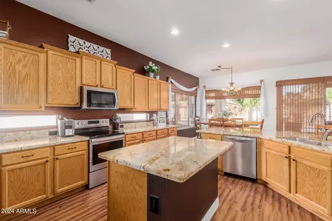 Kitchen - 4445 E Palmdale Ln, Gilbert, AZ 85298 photo 4 of 6