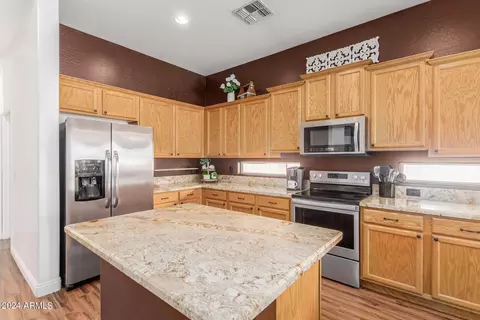 Kitchen - 4445 E Palmdale Ln, Gilbert, AZ 85298 photo 3 of 6