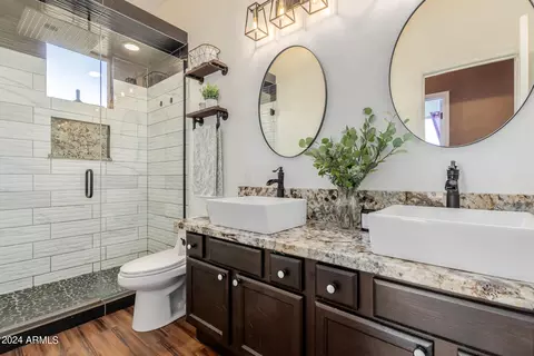 Bath - 4445 E Palmdale Ln, Gilbert, AZ 85298 photo 3 of 3