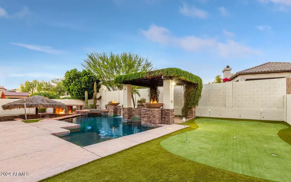 Exterior - 2010 W Whisper Rock Trl, Phoenix, AZ 85085 photo 2 of 11