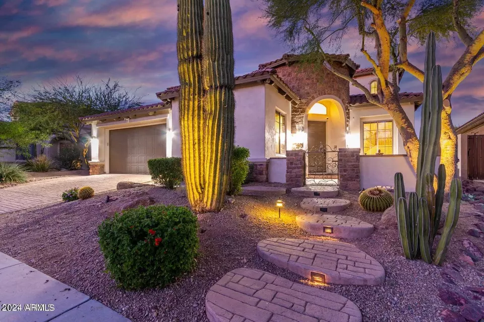 Exterior - 2010 W Whisper Rock Trl, Phoenix, AZ 85085 photo 5 of 11