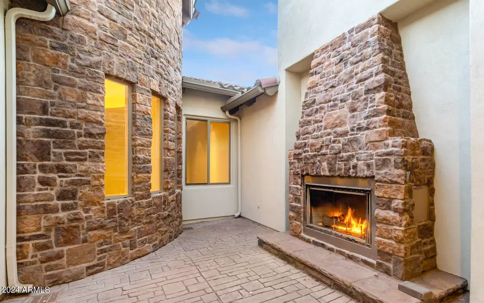 Exterior - 2010 W Whisper Rock Trl, Phoenix, AZ 85085 photo 6 of 11