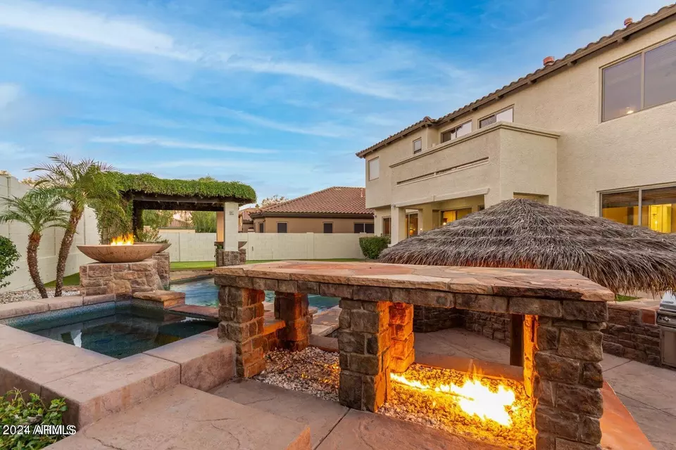 Exterior - 2010 W Whisper Rock Trl, Phoenix, AZ 85085 photo 3 of 11