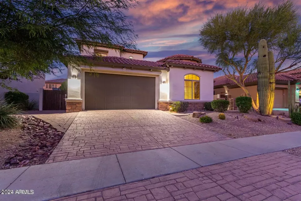 Exterior - 2010 W Whisper Rock Trl, Phoenix, AZ 85085 photo 4 of 11