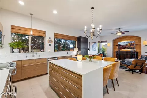Kitchen - 4031 E Kirkland Rd, Phoenix, AZ 85050 photo 3 of 6