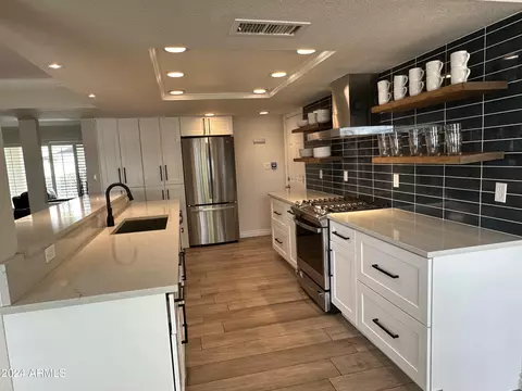 Kitchen - 3732 E Desert Cove Ave, Phoenix, AZ 85028 photo 3 of 5