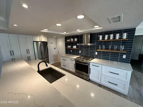 Kitchen - 3732 E Desert Cove Ave, Phoenix, AZ 85028 photo 5 of 5