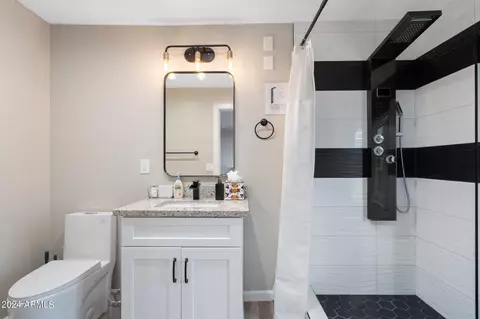 Bath - 3438 N 30th St, Phoenix, AZ 85016 photo 1 of 3