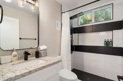 Bath - 3438 N 30th St, Phoenix, AZ 85016 photo 3 of 3